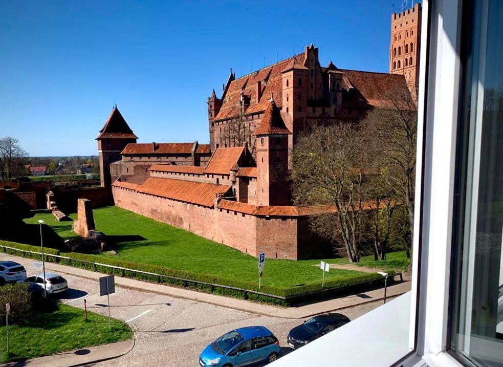 Widok Zamku O Poranku Apartment Malbork Ngoại thất bức ảnh