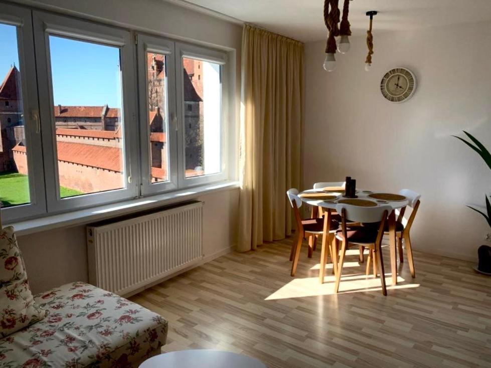 Widok Zamku O Poranku Apartment Malbork Ngoại thất bức ảnh