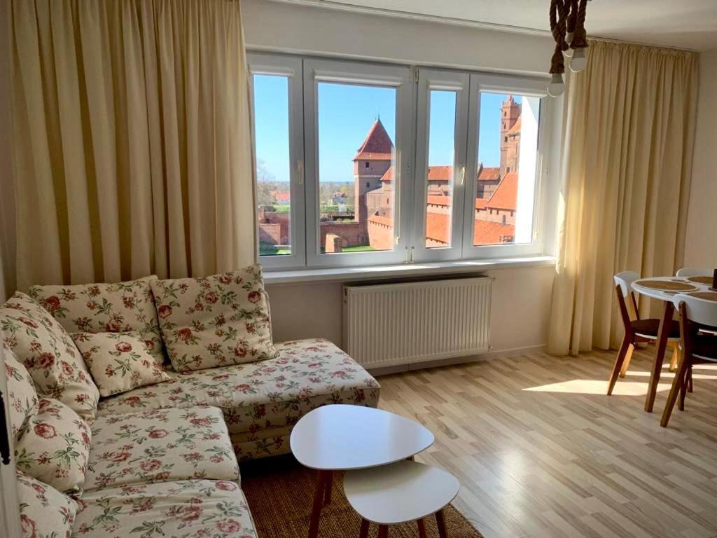 Widok Zamku O Poranku Apartment Malbork Ngoại thất bức ảnh